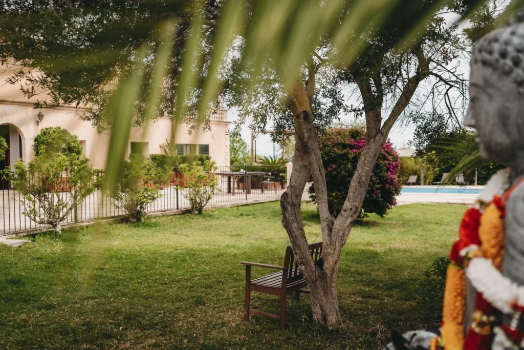 Relaxing Abhyanga oil massage at Ayurvila Mediterranean wellness finca in Mallorca